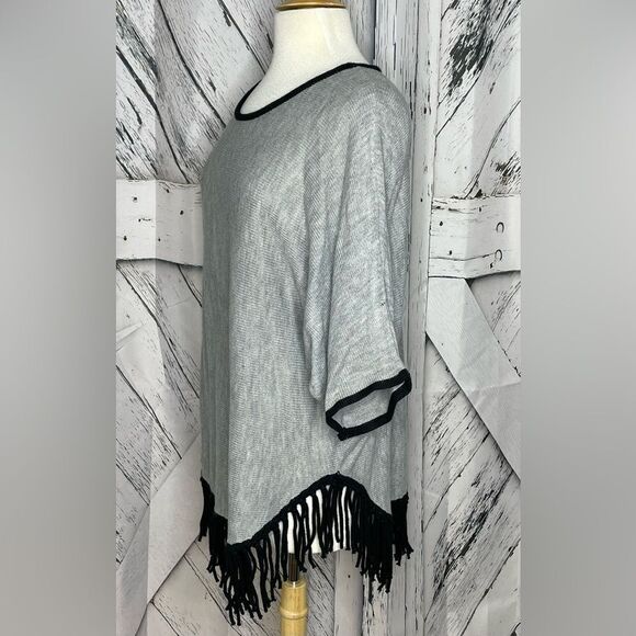NY COLLECTION Women’s Grey Sweaterwith Dolman Sleeves and Black Bottom Fringe - Picture 3 of 6